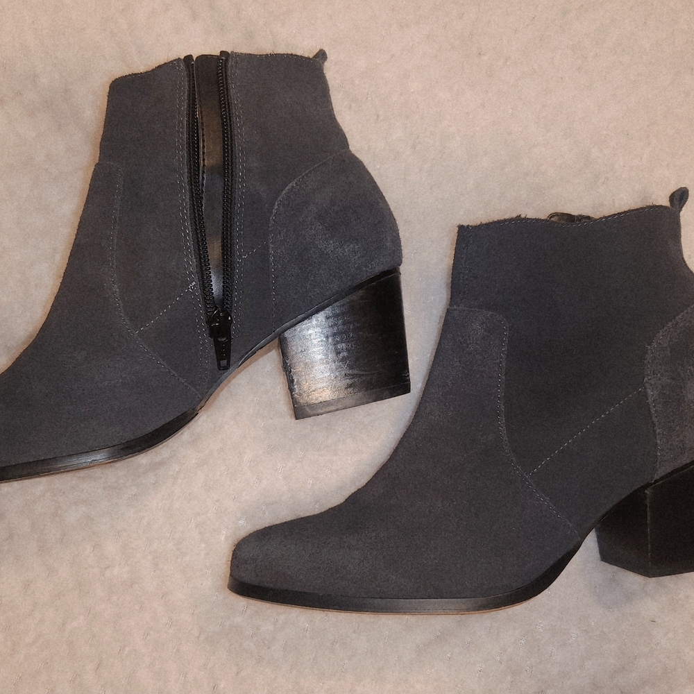CROWN VINTAGE Charcoal Ankle Booties